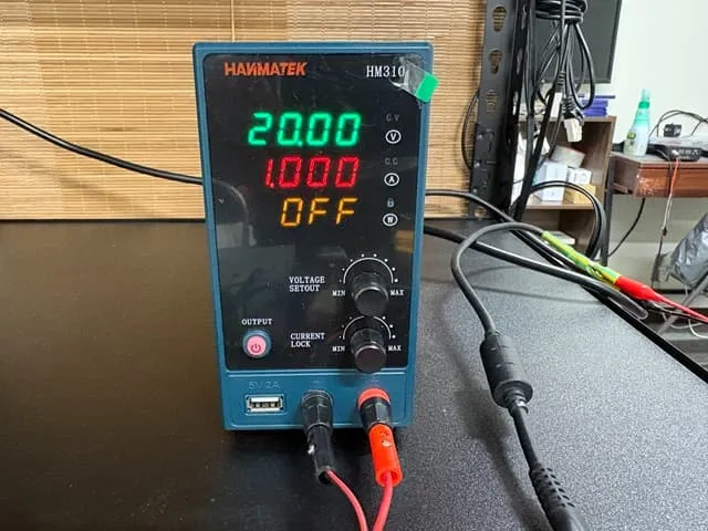 パソコン修理で使用する HANMATEK 可変直流安定化電源 DC電源