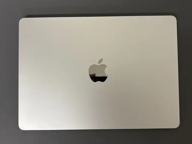 MacBook A3113表側