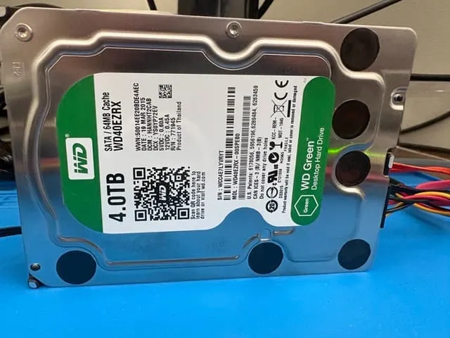 PC-3000復旧装置でデータ復旧中