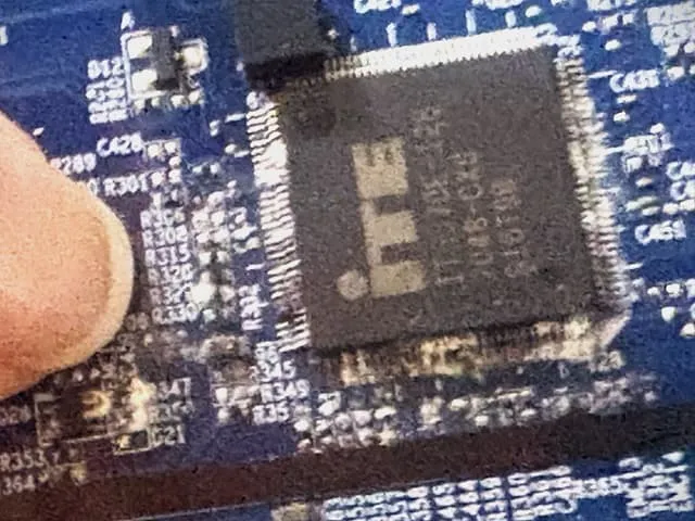 マウスコンピュータ 型番2010K7 i7CMLBBの基盤 ITEチップも所としているが修理した