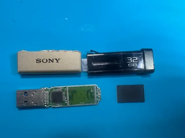 SONY　32GB　USBメモリー分解後ICチップ取り外しデータ復旧