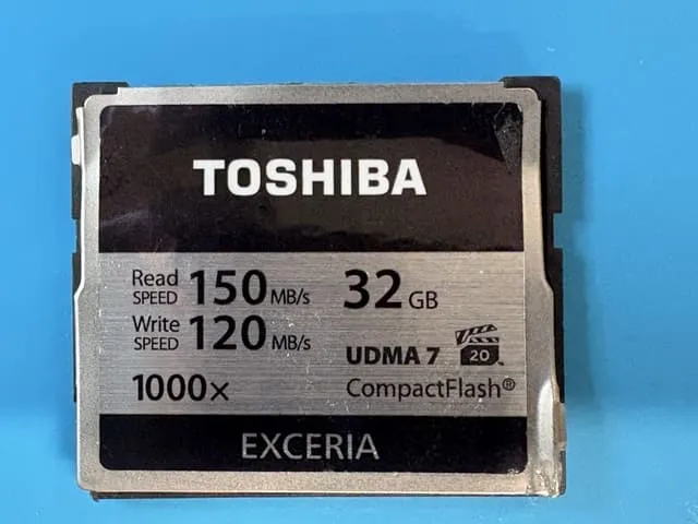 toshiba exceria cfカード32gb 重度物理障害データ復旧